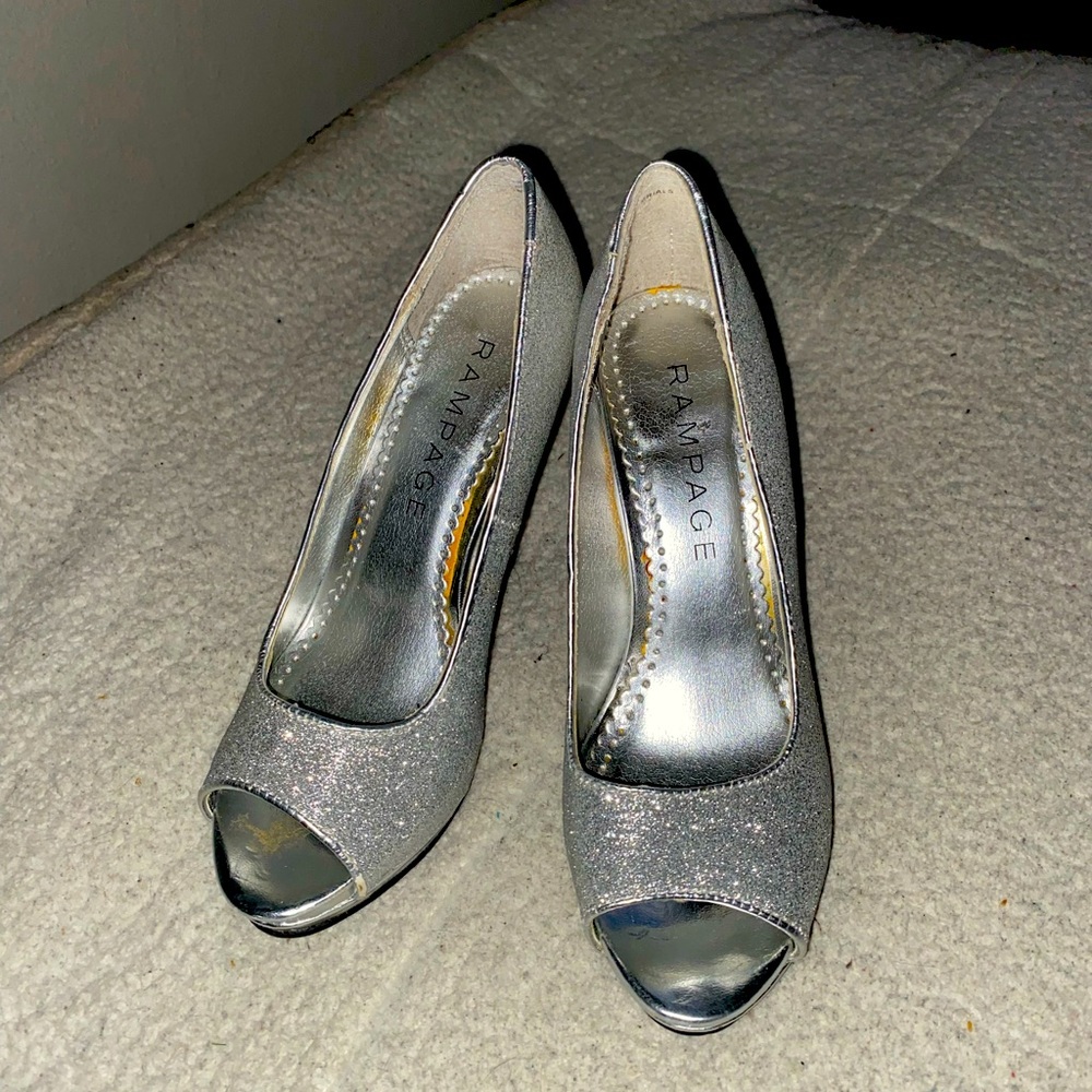 Womens Silver Pumps